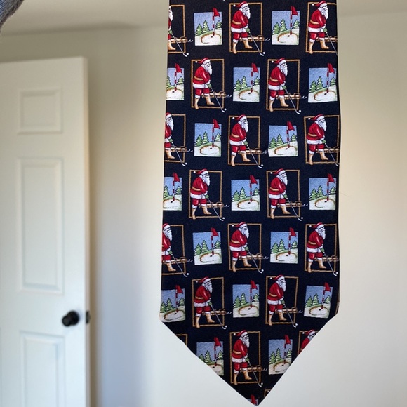 Men's Funny Silk Christmas Tie w/ Santa Playing Golf, Made in USA - Picture 2 of 4